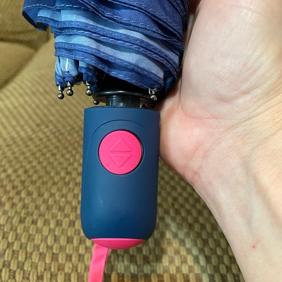 Southern Tide umbrella - Picture 4 of 5